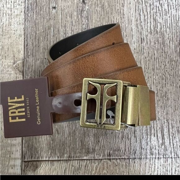 NWT Frye reversible belt display picture 1
